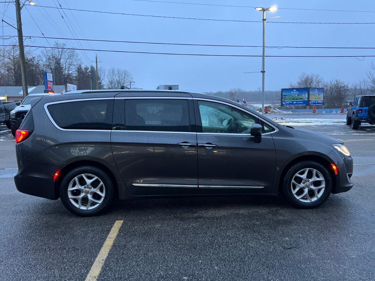 2018 Chrysler Pacifica Touring-L Plus 2WD Photo