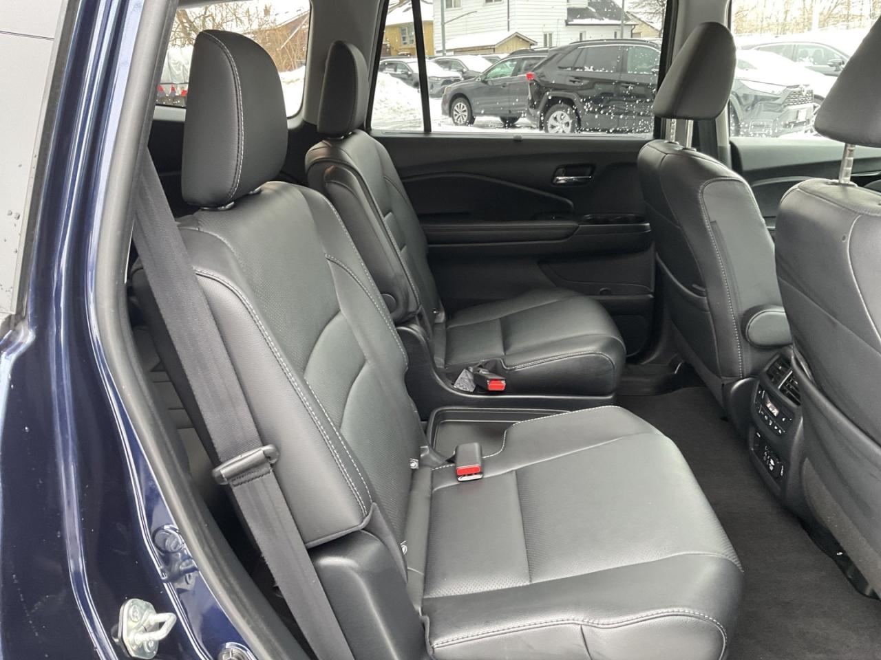 2021 Honda Pilot Touring 7 Passenger AWD - LTHR! NAV! BACK-UP CAM! Photo