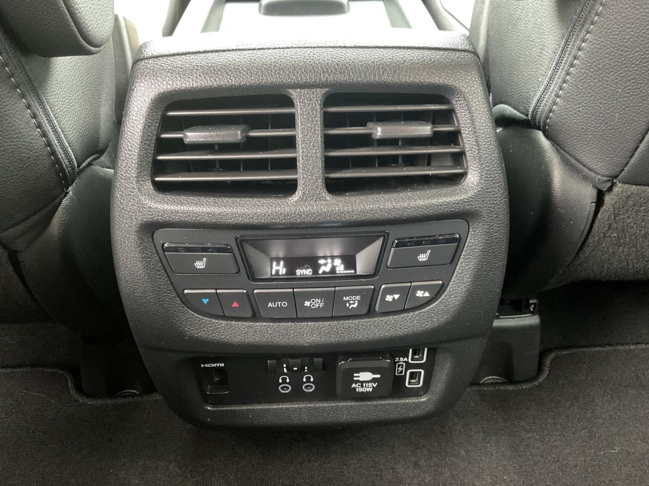 2021 Honda Pilot Touring 7 Passenger AWD - LTHR! NAV! BACK-UP CAM! Photo