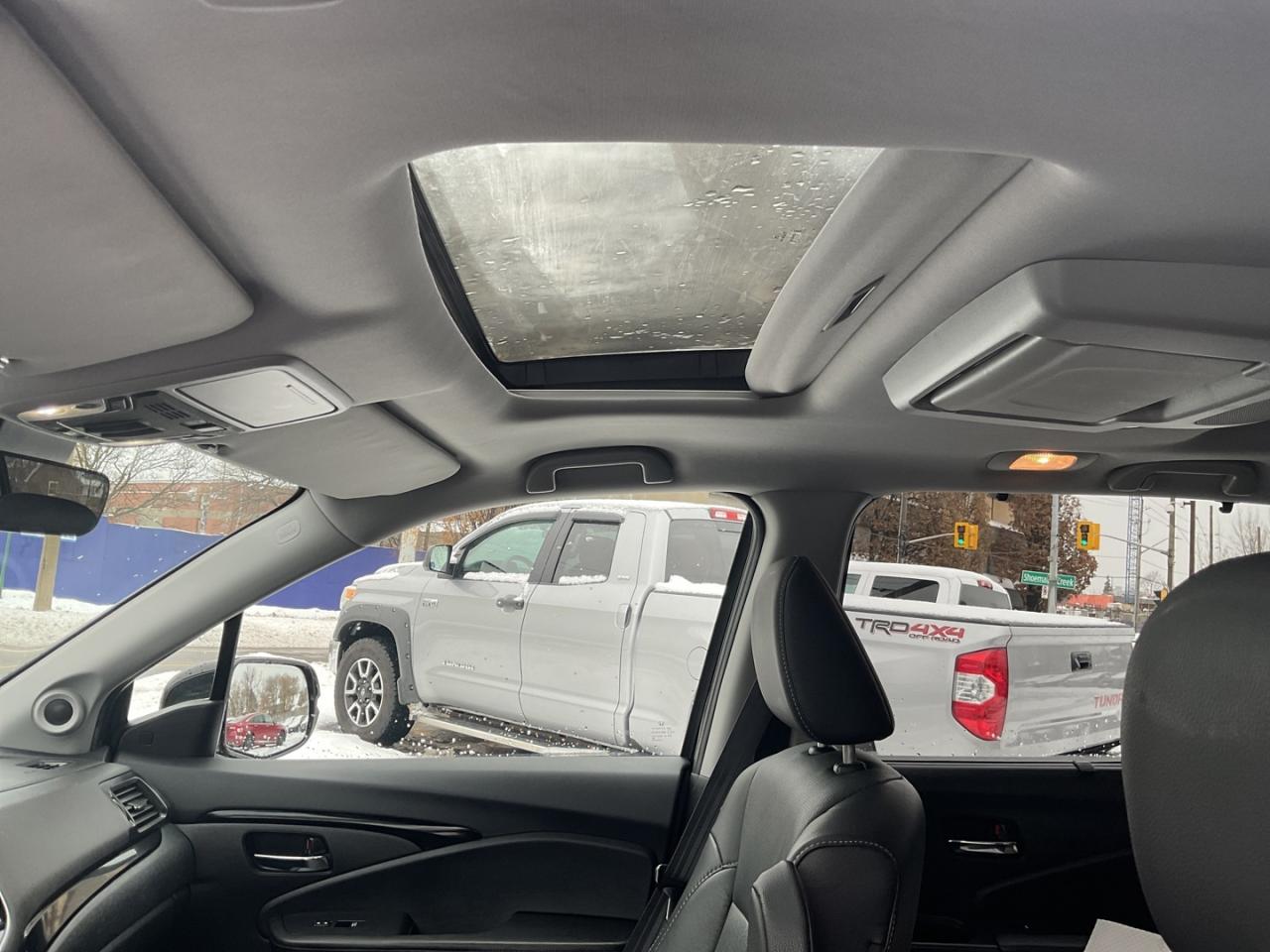 2021 Honda Pilot Touring 7 Passenger AWD - LTHR! NAV! BACK-UP CAM! Photo