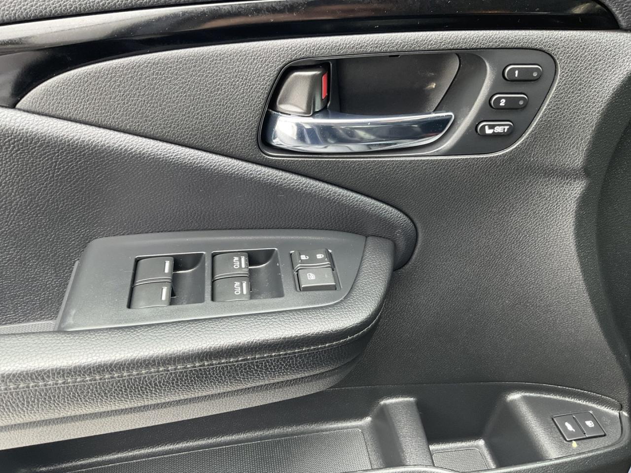 2021 Honda Pilot Touring 7 Passenger AWD - LTHR! NAV! BACK-UP CAM! Photo