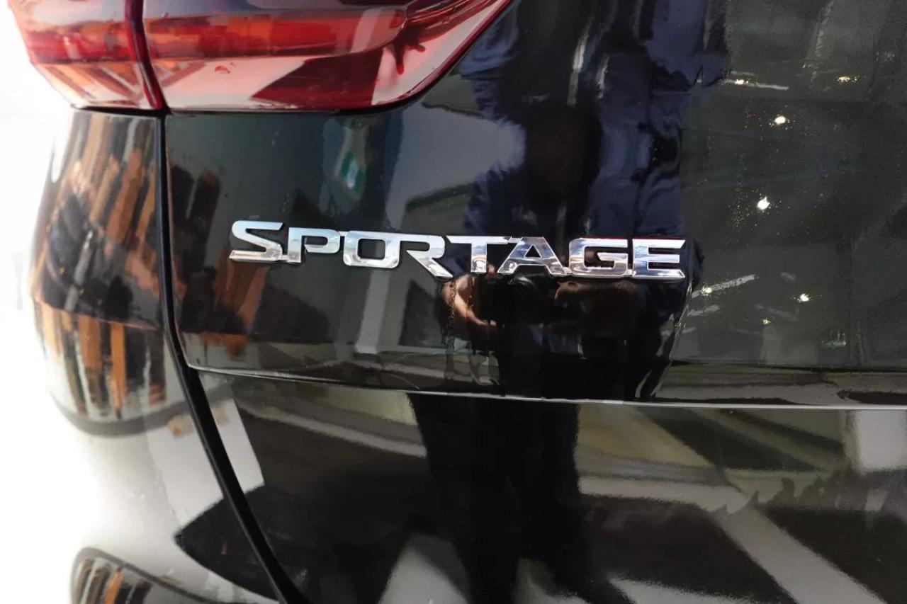 2020 Kia Sportage EX   Heated Seats   Heated Wheel   Dual Climate Co Photo