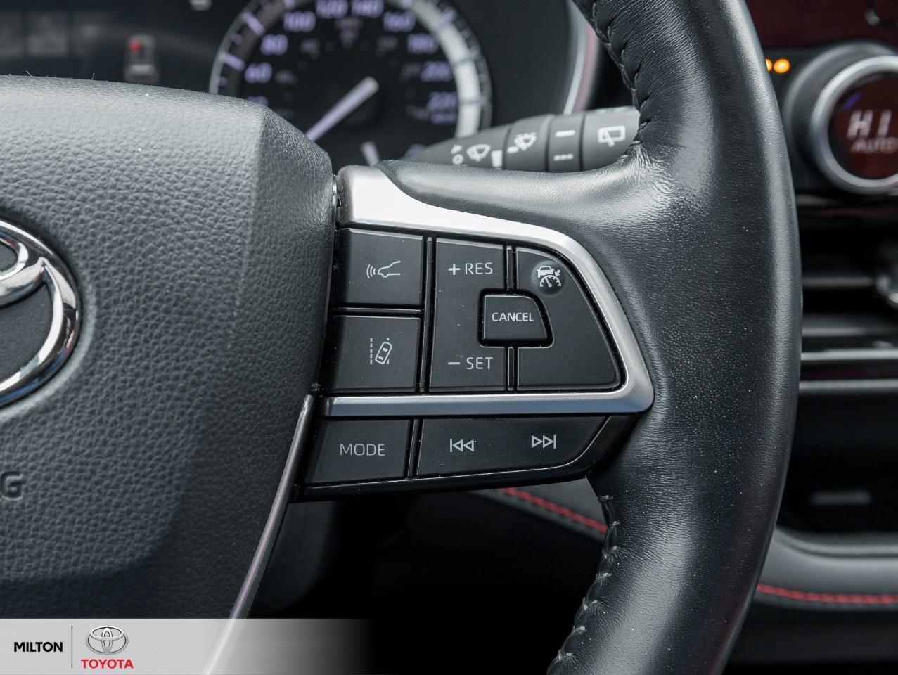 2022 Toyota Highlander XSE AWD LEATHER HEATED STEERING SUNROOF ONE OWNER Photo