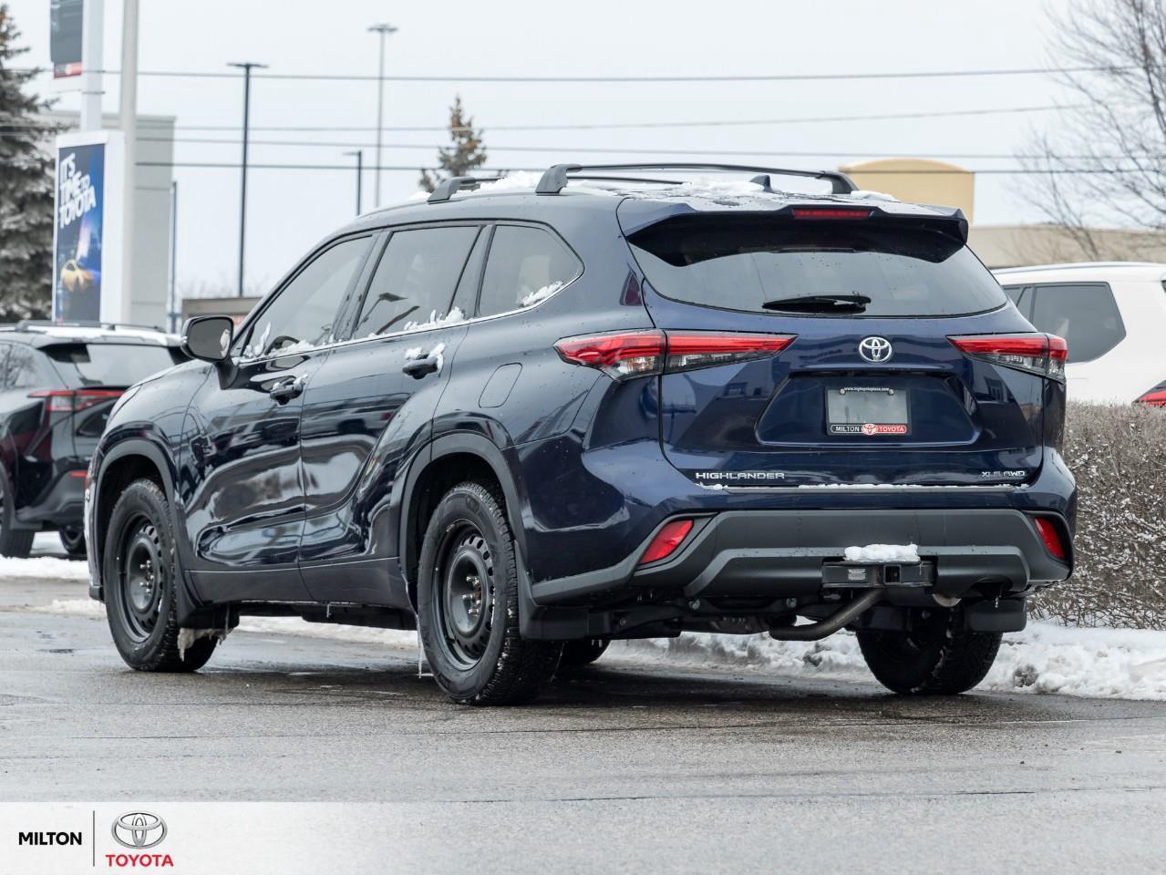 2022 Toyota Highlander LEATHER SUNROOF BLIND SPOT ONE OWNER 8 PASSENGER T Photo4