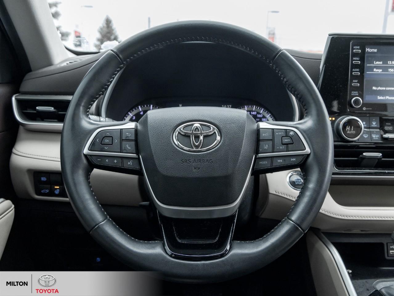 2022 Toyota Highlander LEATHER SUNROOF BLIND SPOT ONE OWNER 8 PASSENGER T Photo