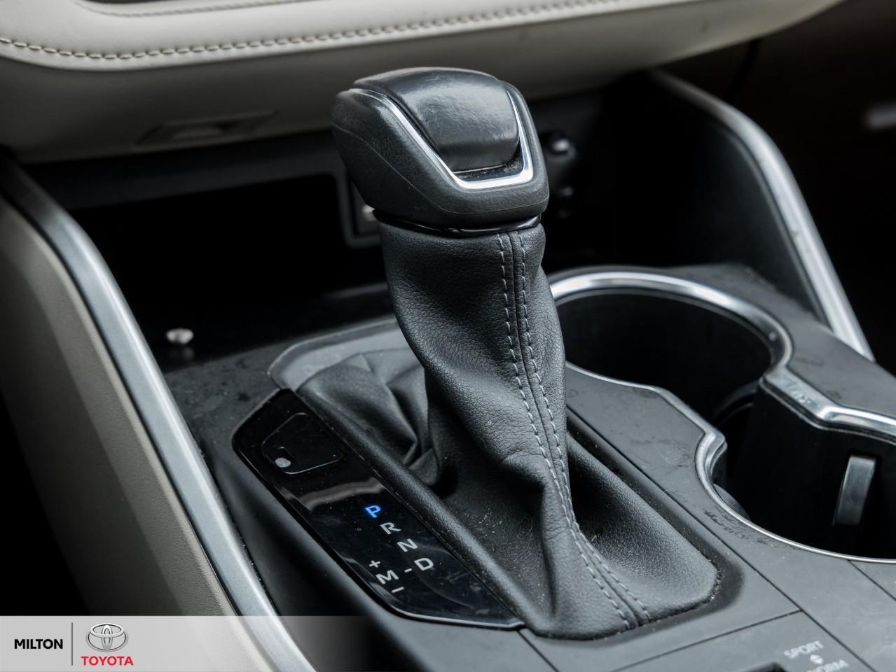 2022 Toyota Highlander LEATHER SUNROOF BLIND SPOT ONE OWNER 8 PASSENGER T Photo