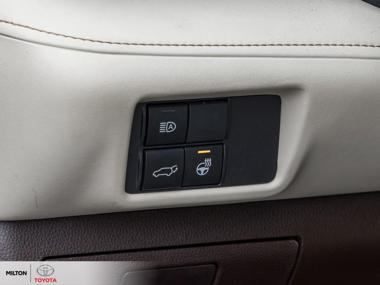 2022 Toyota Highlander LEATHER SUNROOF BLIND SPOT ONE OWNER 8 PASSENGER T Photo