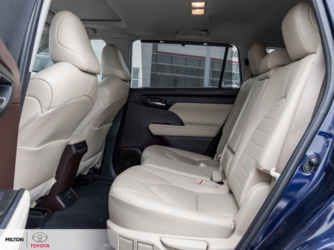 2022 Toyota Highlander LEATHER SUNROOF BLIND SPOT ONE OWNER 8 PASSENGER T Photo