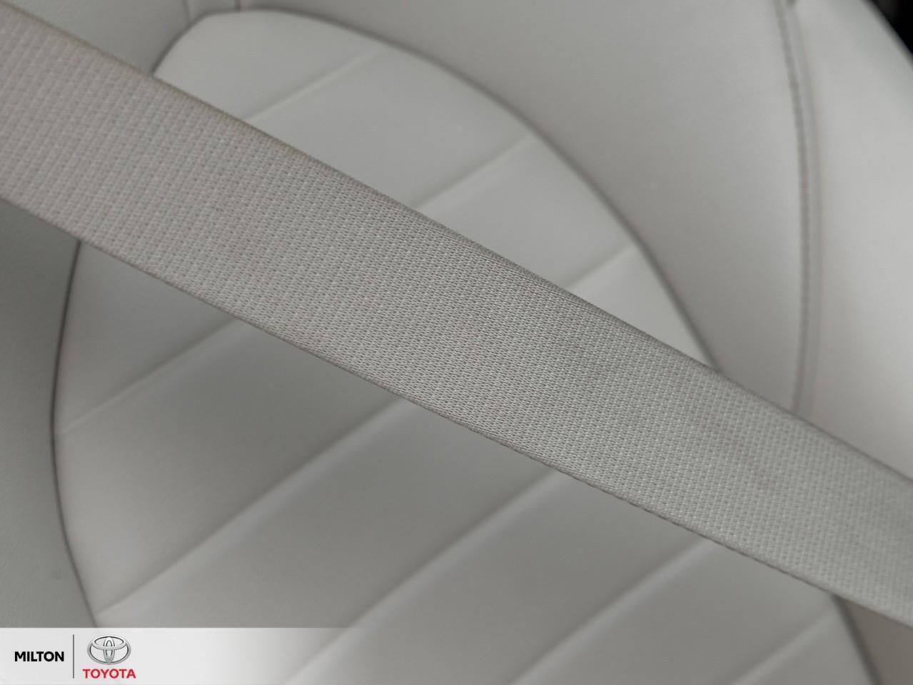 2022 Toyota Highlander LEATHER SUNROOF BLIND SPOT ONE OWNER 8 PASSENGER T Photo