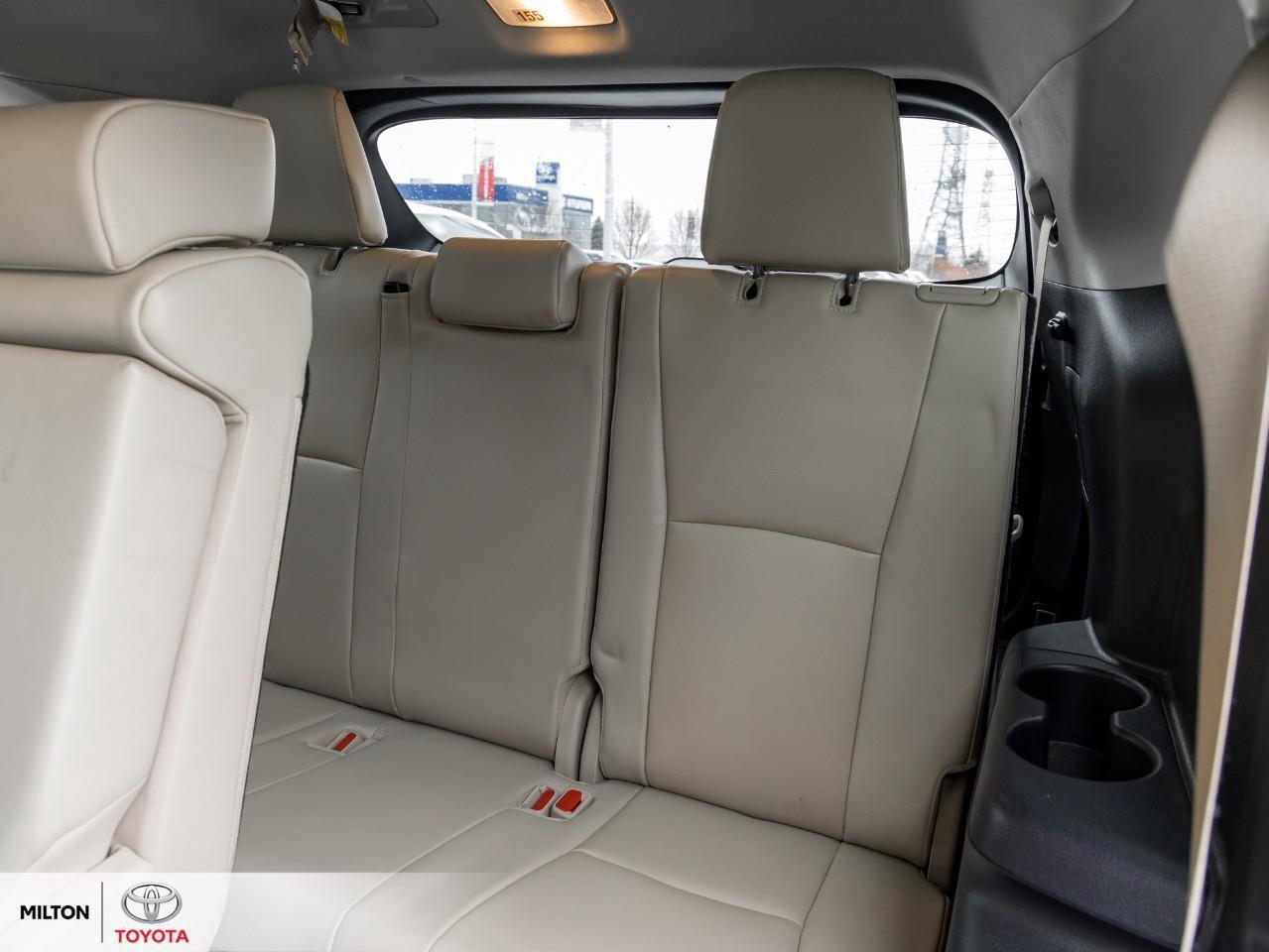 2022 Toyota Highlander LEATHER SUNROOF BLIND SPOT ONE OWNER 8 PASSENGER T Photo