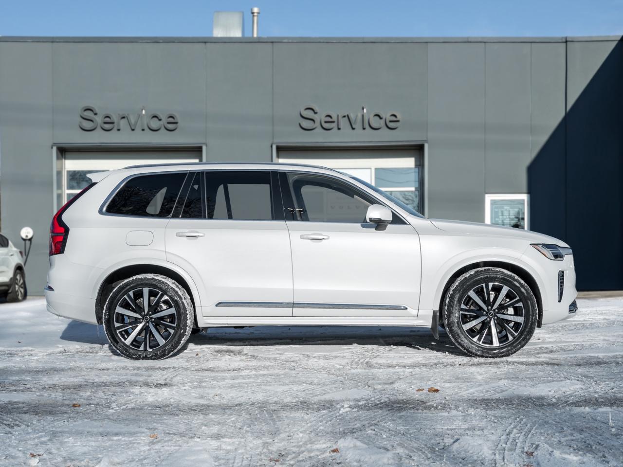 2025 Volvo XC90 2025.5 B6 AWD Core  LOW KM  20" ALLOY WHEELS  CPO Photo4