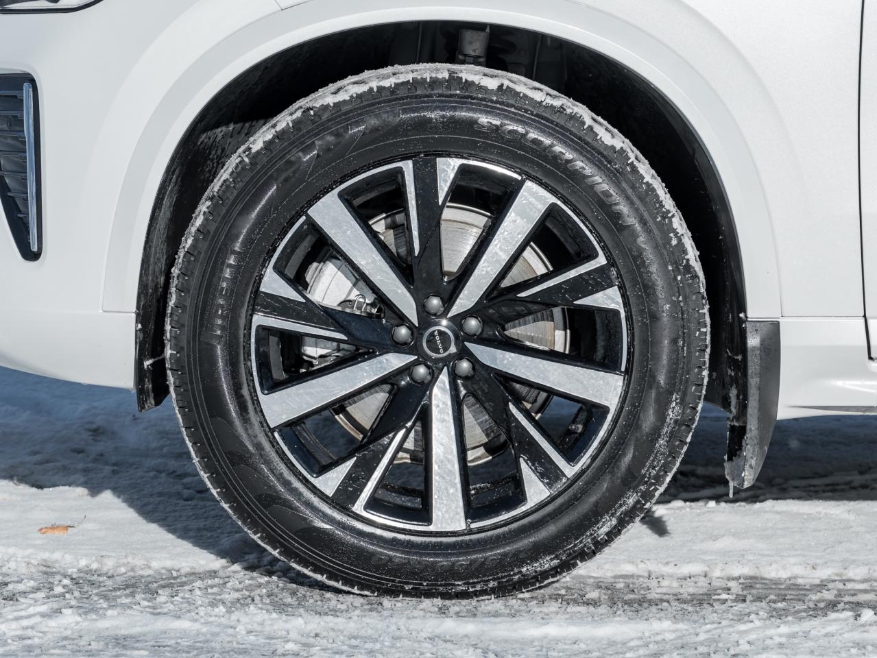 2025 Volvo XC90 2025.5 B6 AWD Core  LOW KM  20" ALLOY WHEELS  CPO Photo3