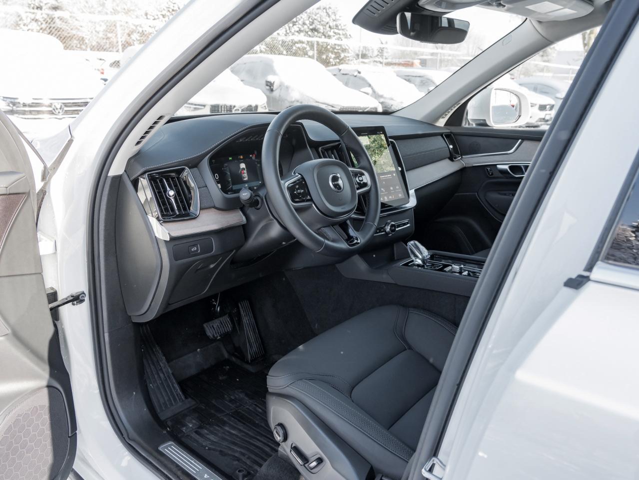 2025 Volvo XC90 2025.5 B6 AWD Core  LOW KM  20" ALLOY WHEELS  CPO Photo