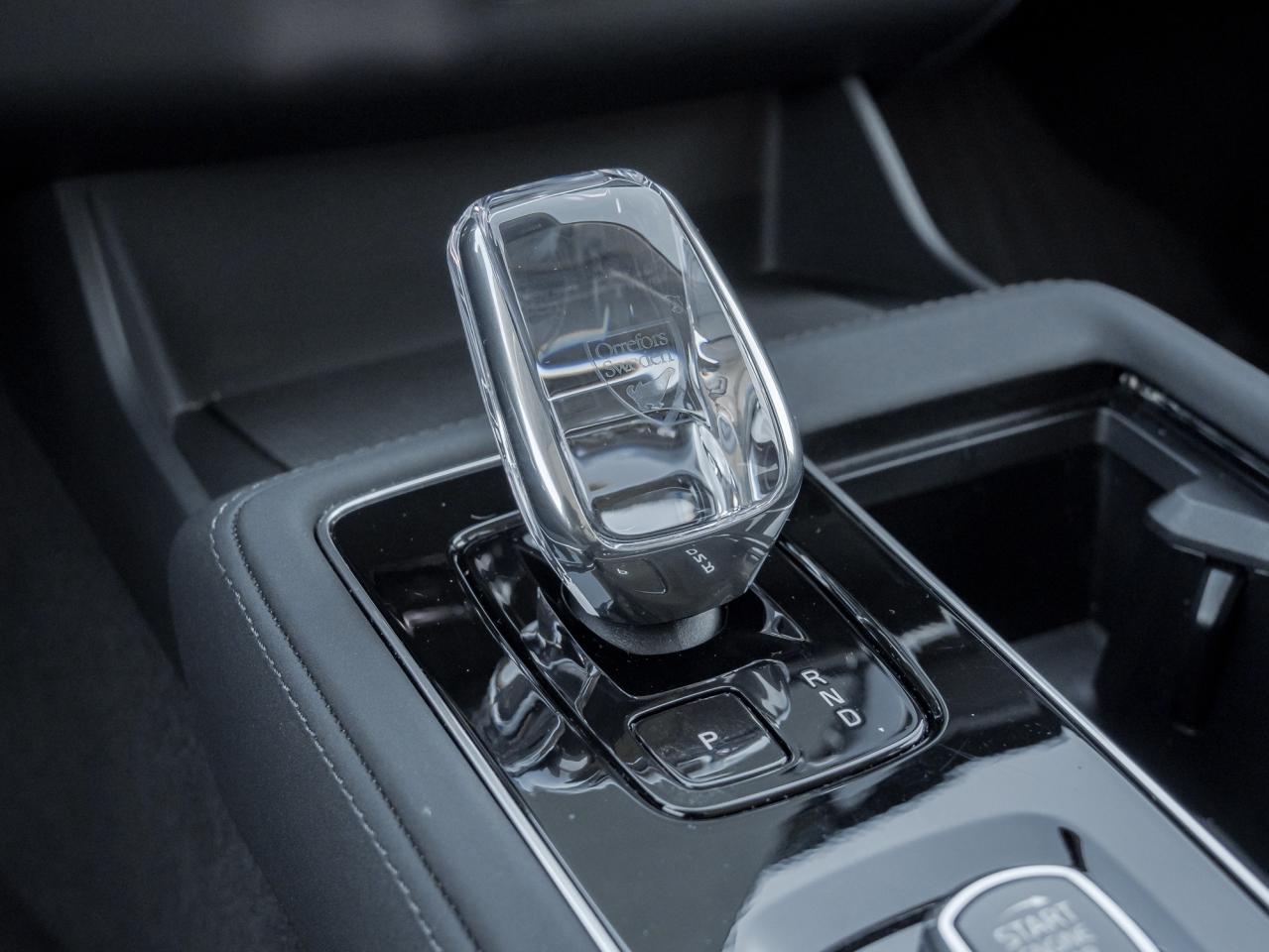 2025 Volvo XC90 2025.5 B6 AWD Core  LOW KM  20" ALLOY WHEELS  CPO Photo