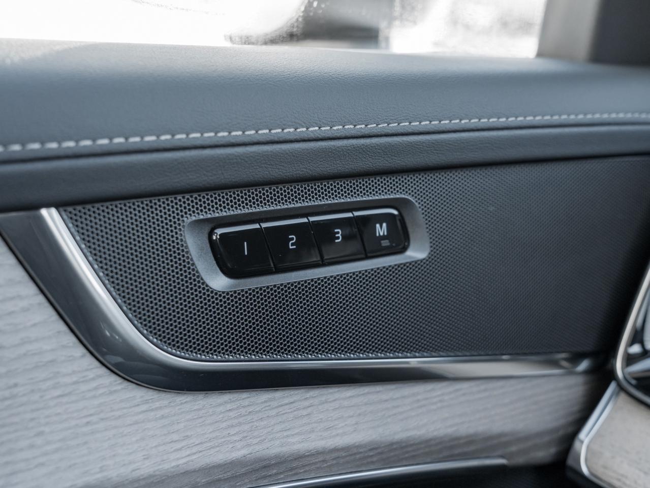 2025 Volvo XC90 2025.5 B6 AWD Core  LOW KM  20" ALLOY WHEELS  CPO Photo