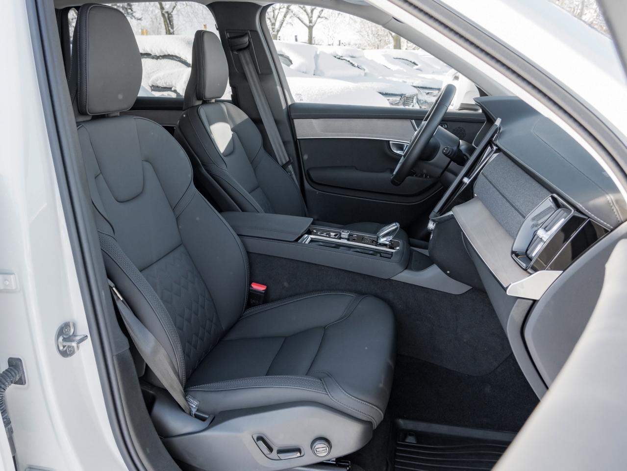 2025 Volvo XC90 2025.5 B6 AWD Core  LOW KM  20" ALLOY WHEELS  CPO Photo