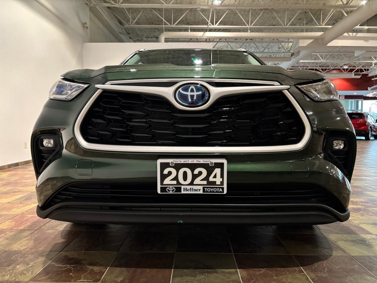 2024 Toyota Highlander Hybrid XLE Photo3