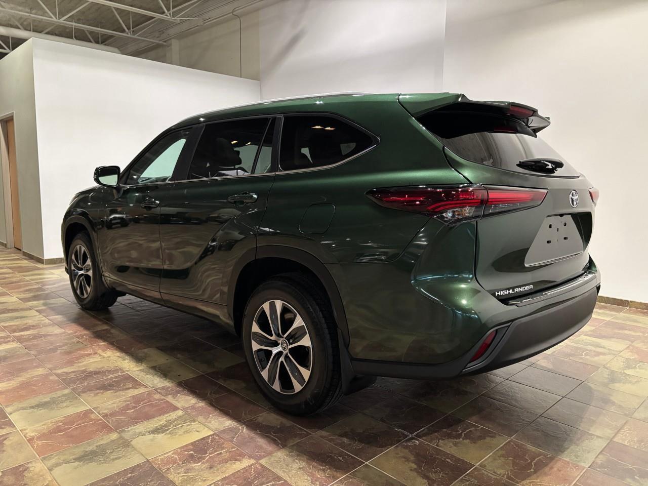 2024 Toyota Highlander Hybrid XLE Photo