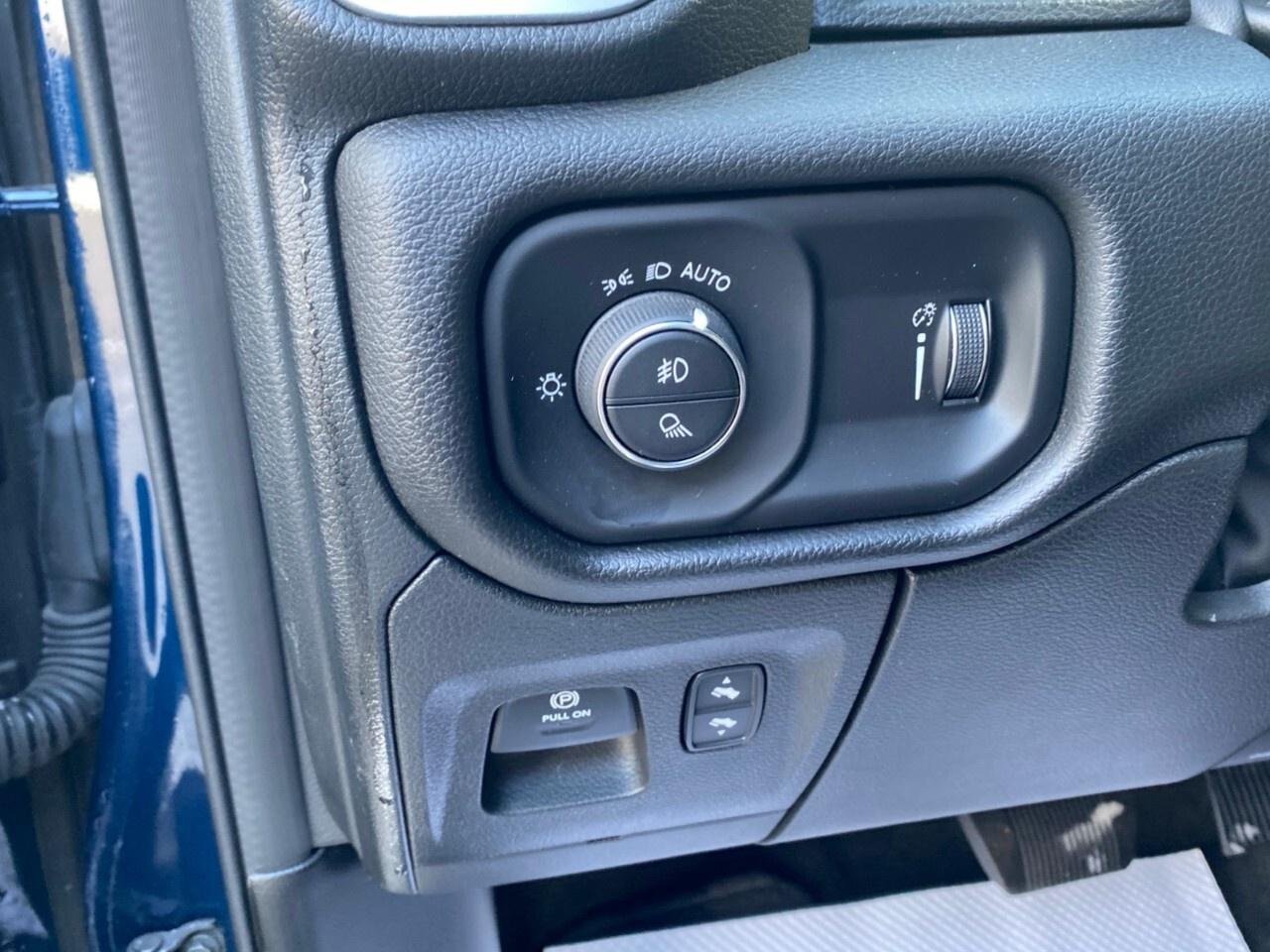 2023 RAM 1500 Big Horn 4x4 Crew Cab 5'7 Box Photo