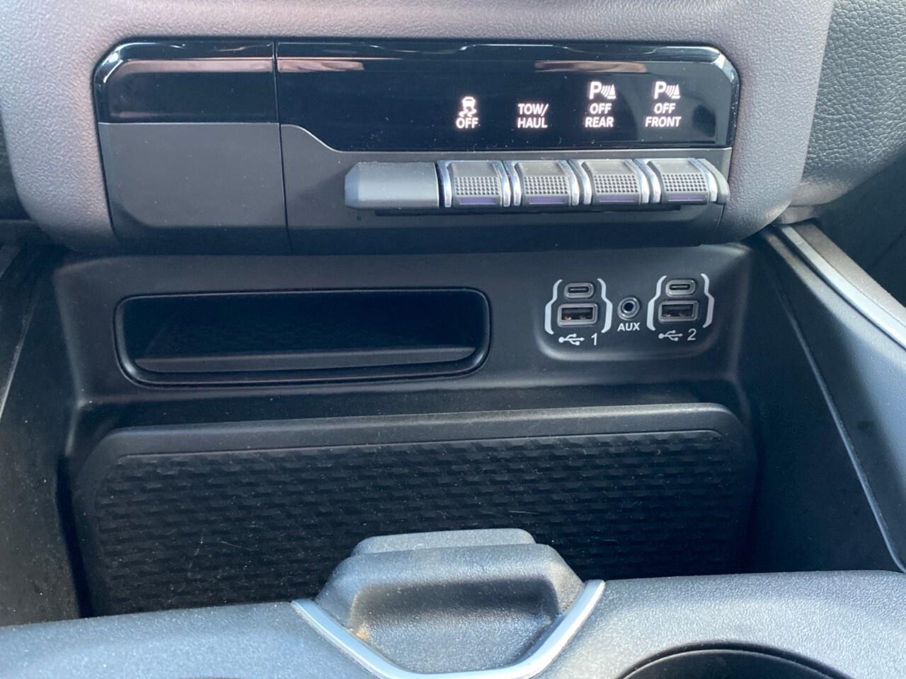 2023 RAM 1500 Big Horn 4x4 Crew Cab 5'7 Box Photo