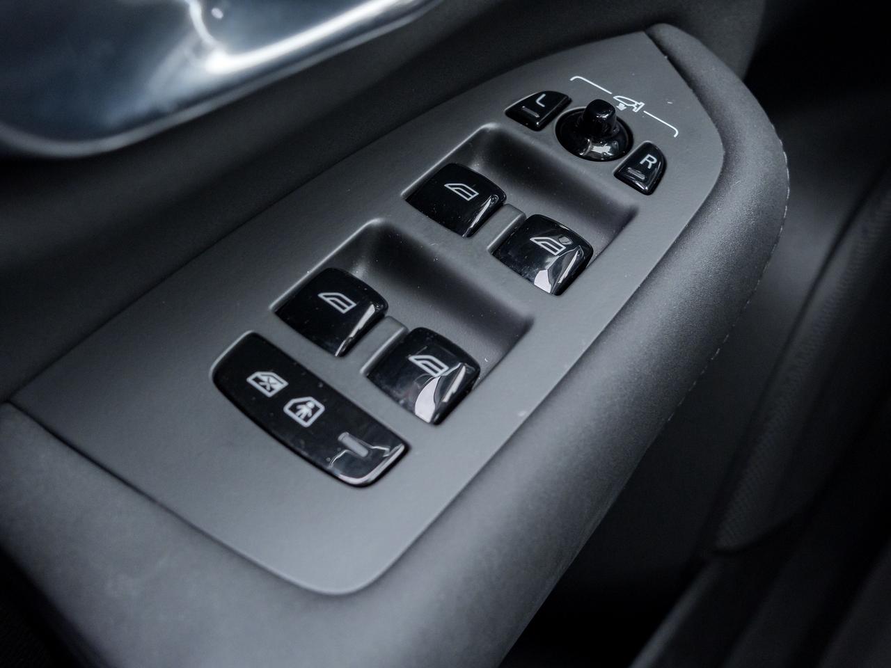 2025 Volvo XC90 2025.5 B6 AWD ULTRA Bright Theme 7-Seater  LOW KM Photo