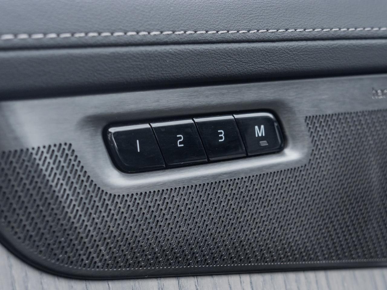 2025 Volvo XC90 2025.5 B6 AWD ULTRA Bright Theme 7-Seater  LOW KM Photo