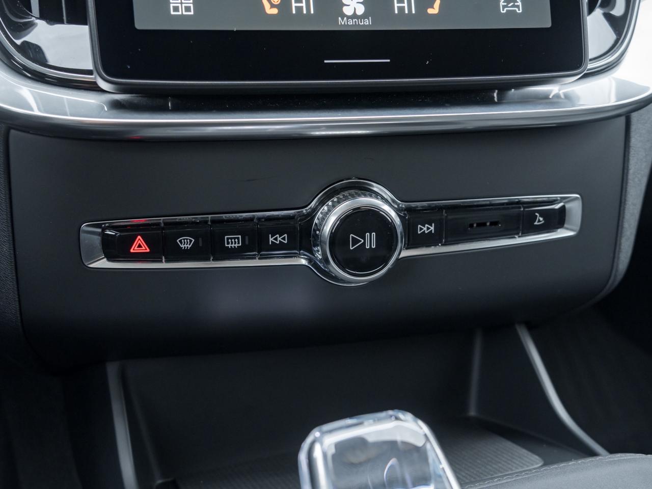 2025 Volvo XC90 2025.5 B6 AWD ULTRA Bright Theme 7-Seater  LOW KM Photo