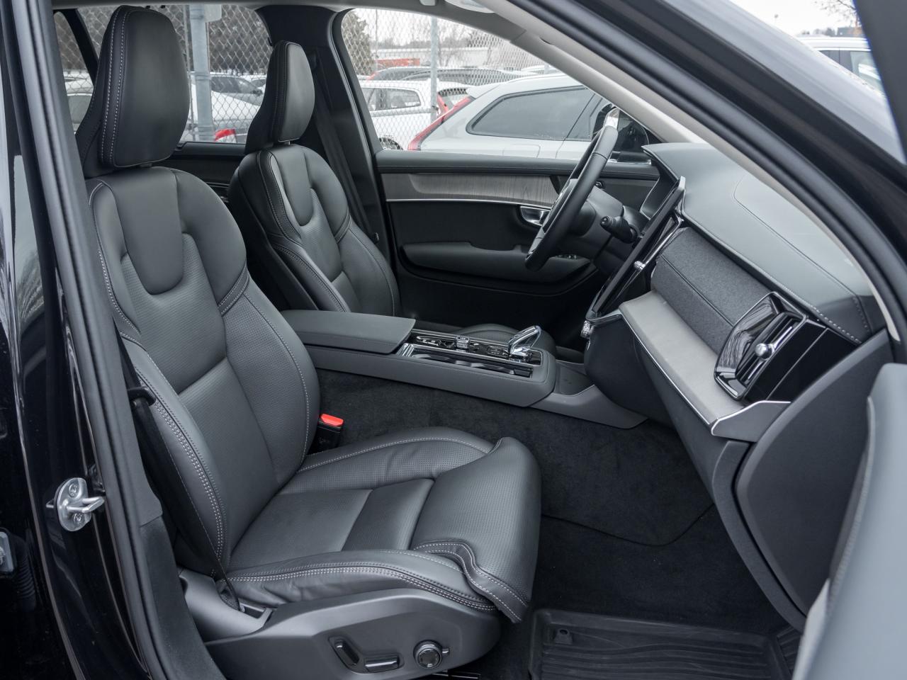 2025 Volvo XC90 2025.5 B6 AWD ULTRA Bright Theme 7-Seater  LOW KM Photo