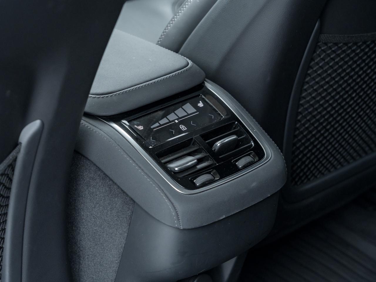 2025 Volvo XC90 2025.5 B6 AWD ULTRA Bright Theme 7-Seater  LOW KM Photo