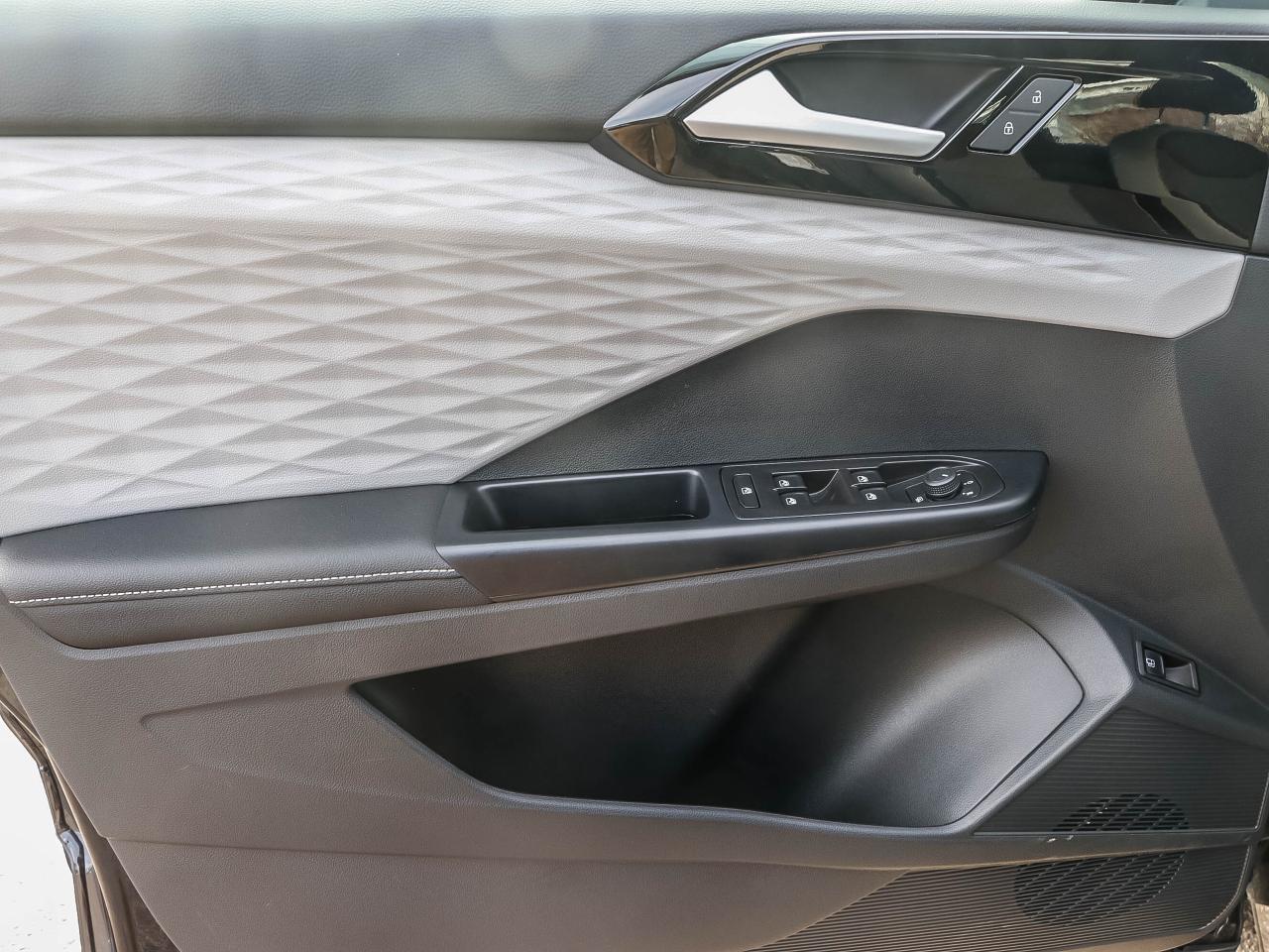 2024 Volkswagen Taos Trendline 4Motion Photo