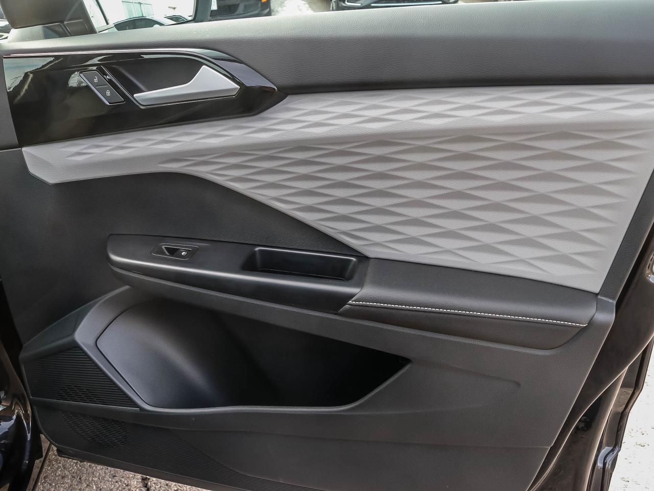 2024 Volkswagen Taos Trendline 4Motion Photo