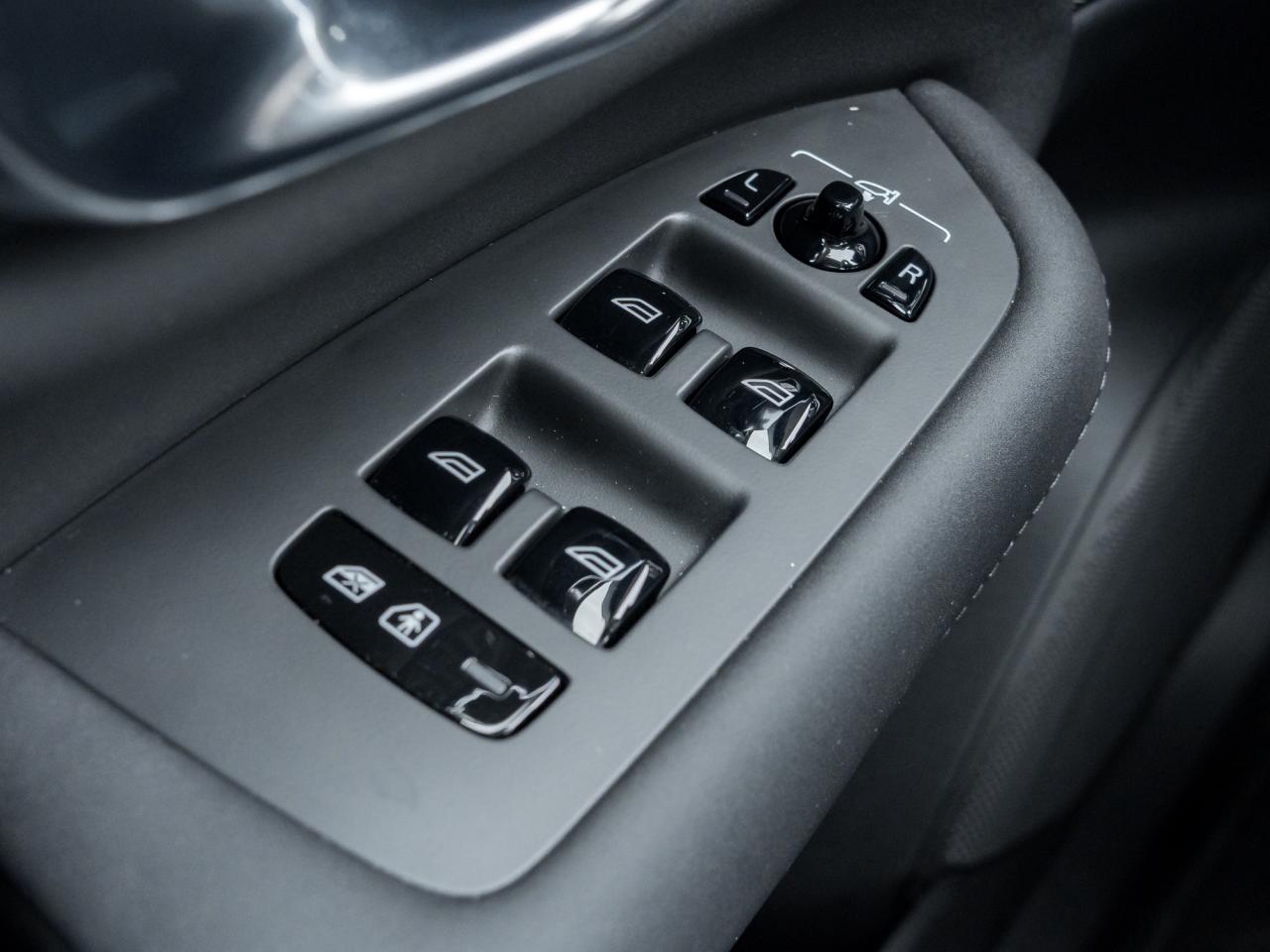 2025 Volvo XC90 2025.5 B6 AWD PLUS <9000km> 21" ALLOY WHEELS CPO Photo