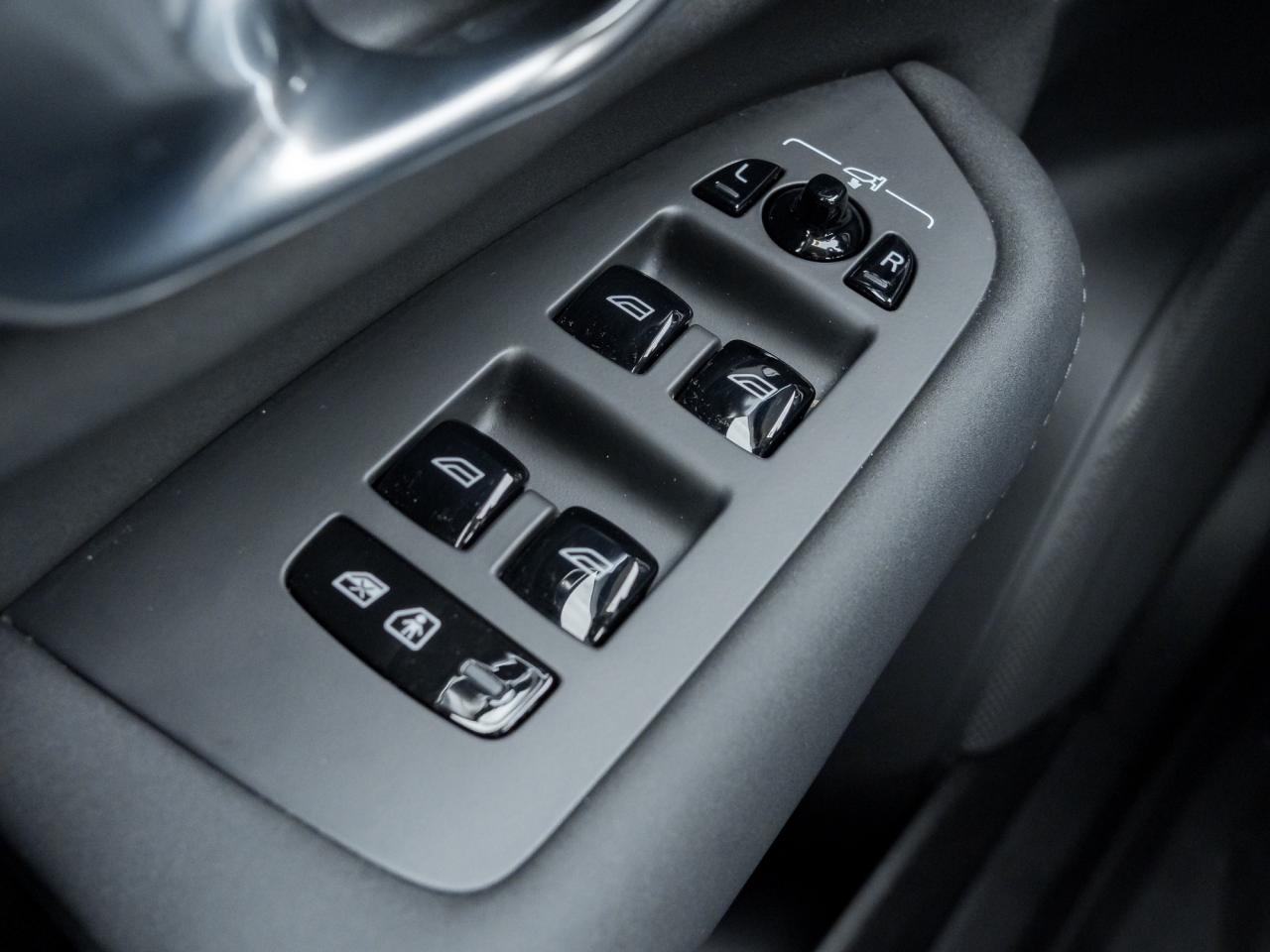 2025 Volvo XC90 2025.5 B6 AWD Plus 7-Seater SUPER LOW KM  LIKE NEW Photo