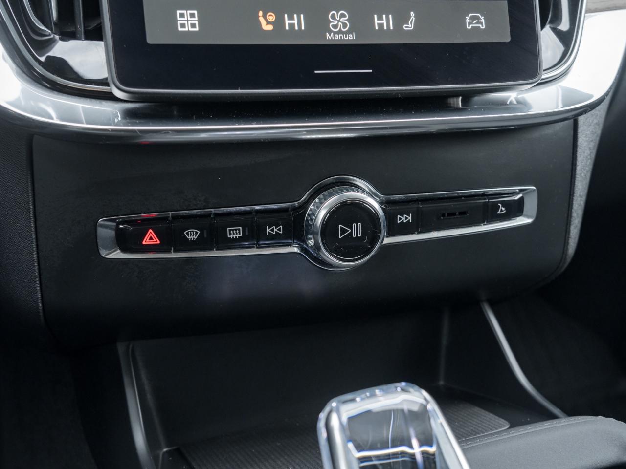 2025 Volvo XC90 2025.5 B6 AWD Plus 7-Seater SUPER LOW KM  LIKE NEW Photo