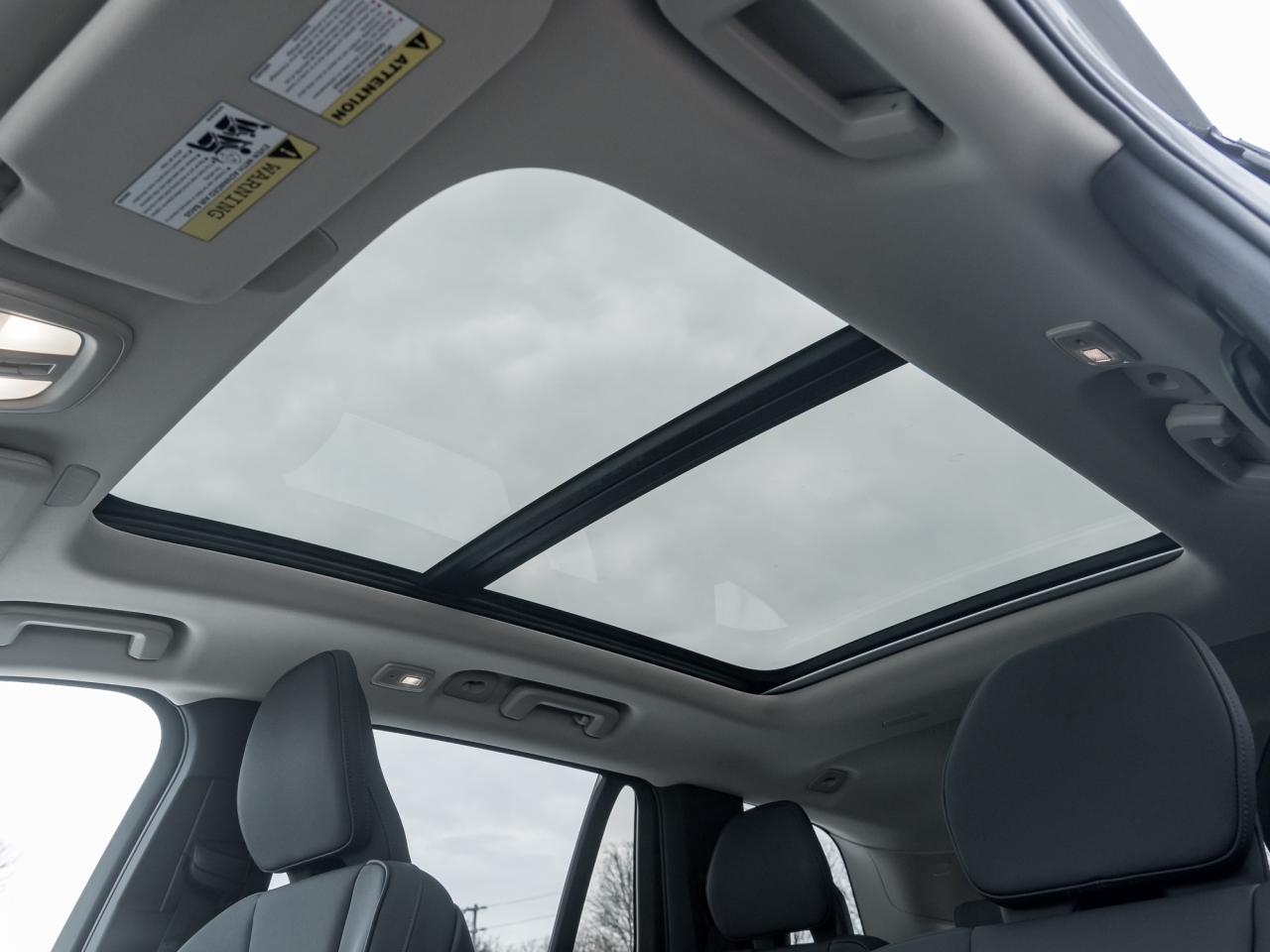 2025 Volvo XC90 2025.5 B6 AWD Plus 7-Seater SUPER LOW KM  LIKE NEW Photo