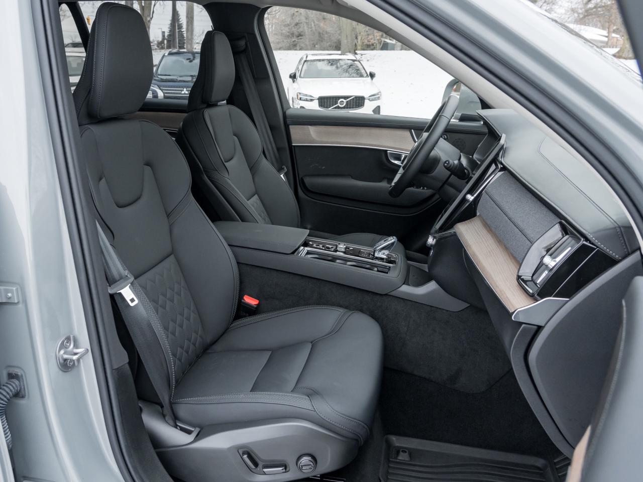 2025 Volvo XC90 2025.5 B6 AWD Plus 7-Seater SUPER LOW KM  LIKE NEW Photo