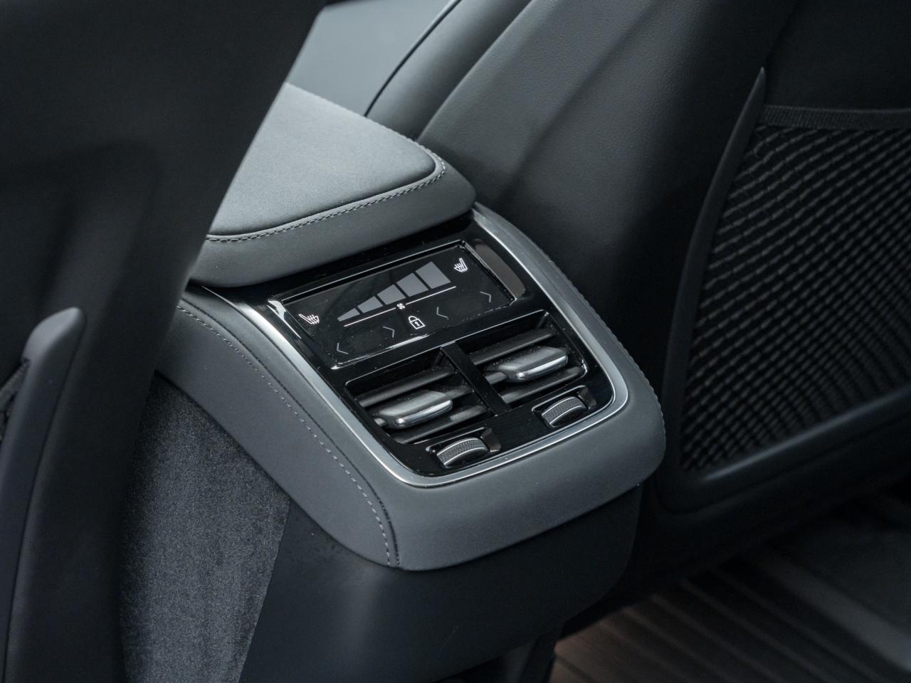 2025 Volvo XC90 2025.5 B6 AWD Plus 7-Seater SUPER LOW KM  LIKE NEW Photo