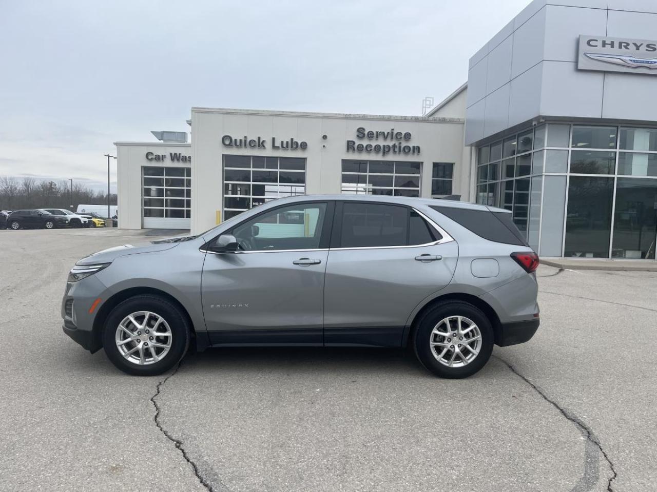2023 Chevrolet Equinox LT Photo2