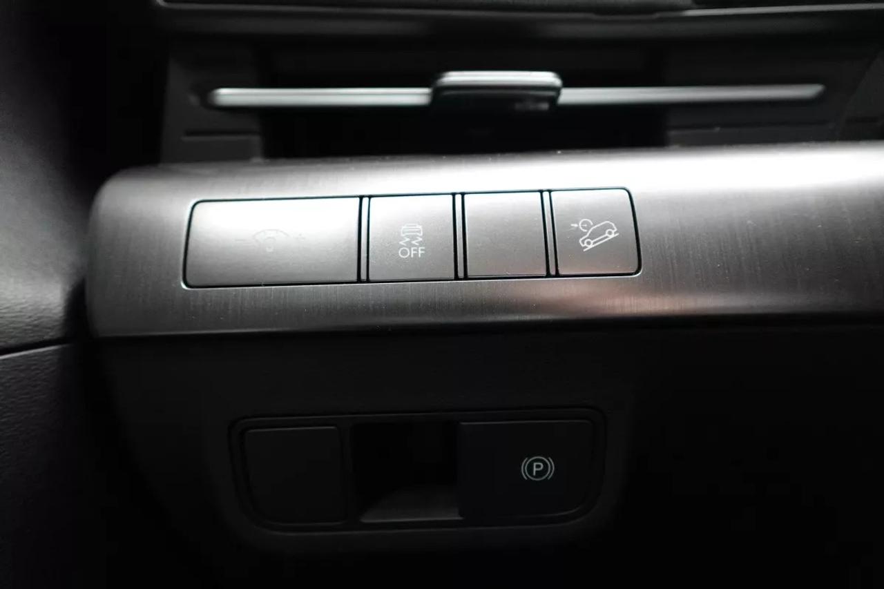 2025 Hyundai KONA PREFERRED SPORT   AWD   HEATED SEATS   HEATED WHEE Photo
