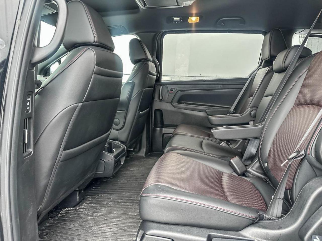 2025 Honda Odyssey Black Edition Photo