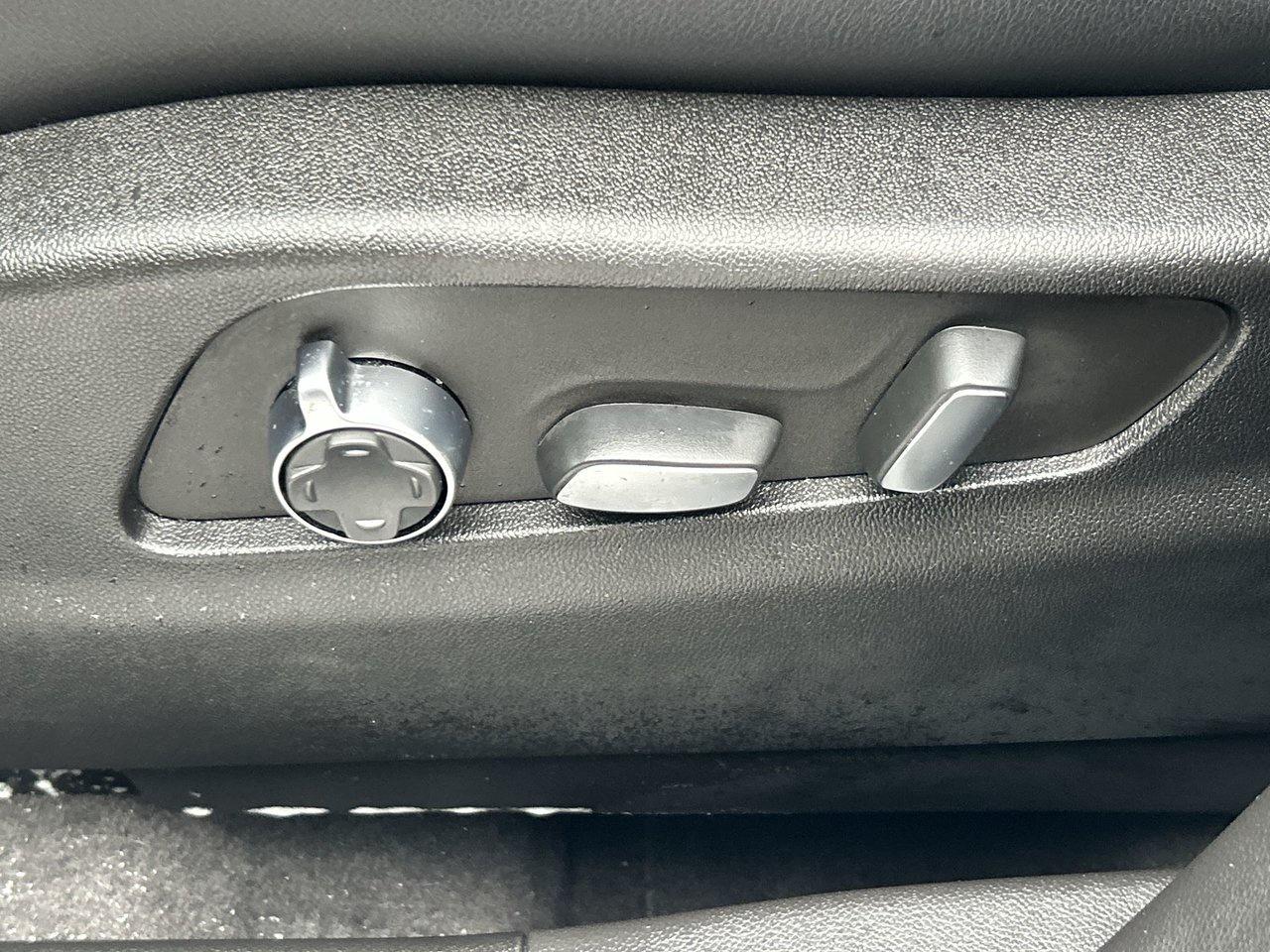 2024 Cadillac XT4 Sport Low KMS Rates from 4.99% Blind-Spot Photo