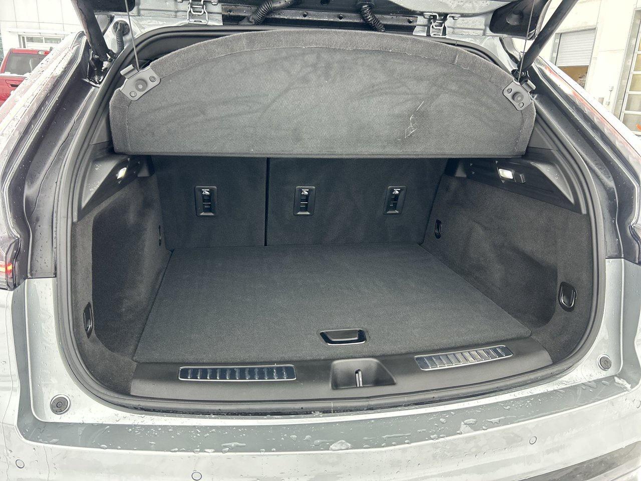 2024 Cadillac XT4 Sport Low KMS Rates from 4.99% Blind-Spot Photo