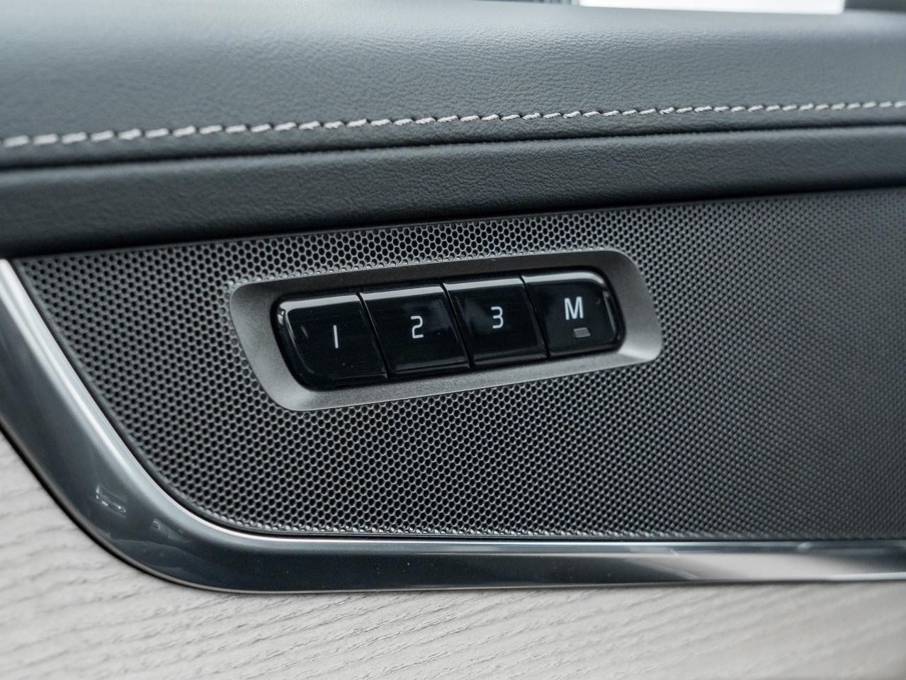 2025 Volvo XC90 2025.5 B6 AWD 7-Seater  HOLIDAY SPECIAL  20" ALLOY Photo