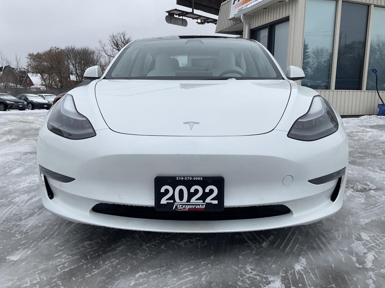 2022 Tesla Model 3 Long Range AWD - WHITE LEATHER! NAV! CAMERAS! Photo