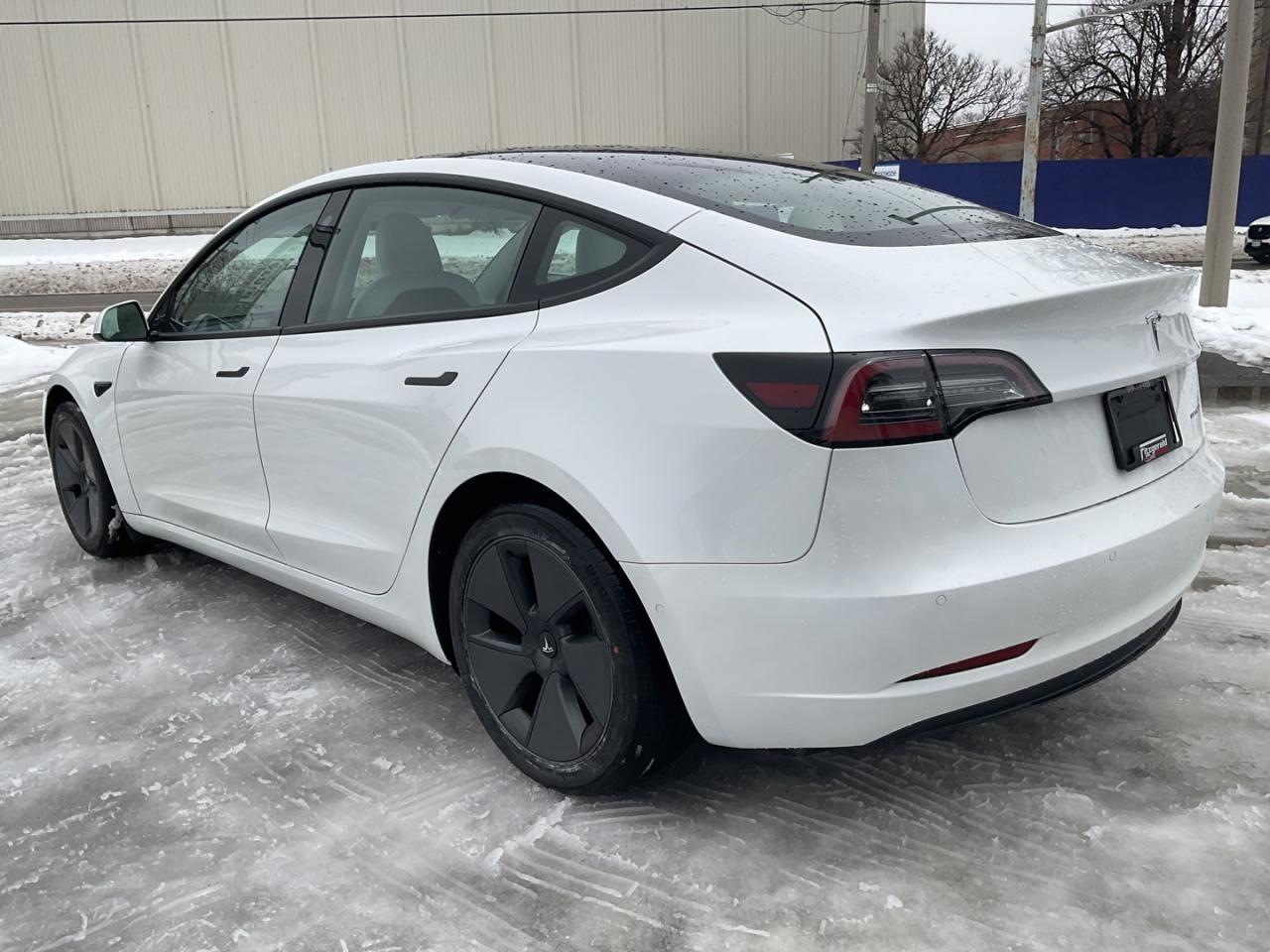 2022 Tesla Model 3 Long Range AWD - WHITE LEATHER! NAV! CAMERAS! Photo