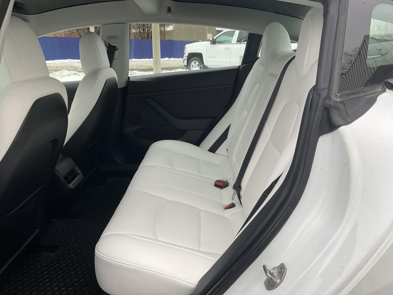 2022 Tesla Model 3 Long Range AWD - WHITE LEATHER! NAV! CAMERAS! Photo
