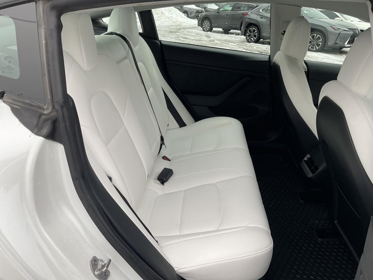 2022 Tesla Model 3 Long Range AWD - WHITE LEATHER! NAV! CAMERAS! Photo