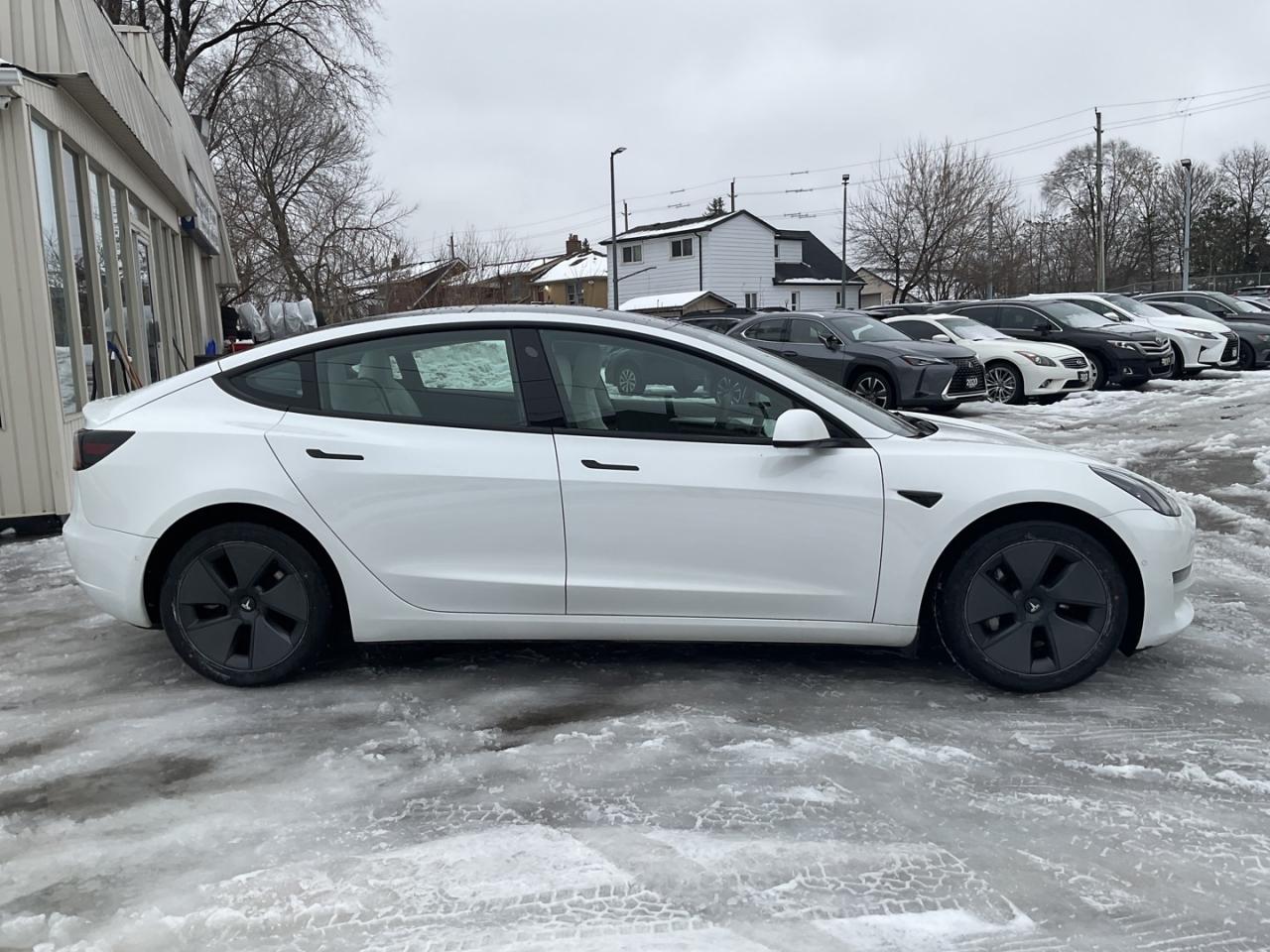 2022 Tesla Model 3 Long Range AWD - WHITE LEATHER! NAV! CAMERAS! Photo