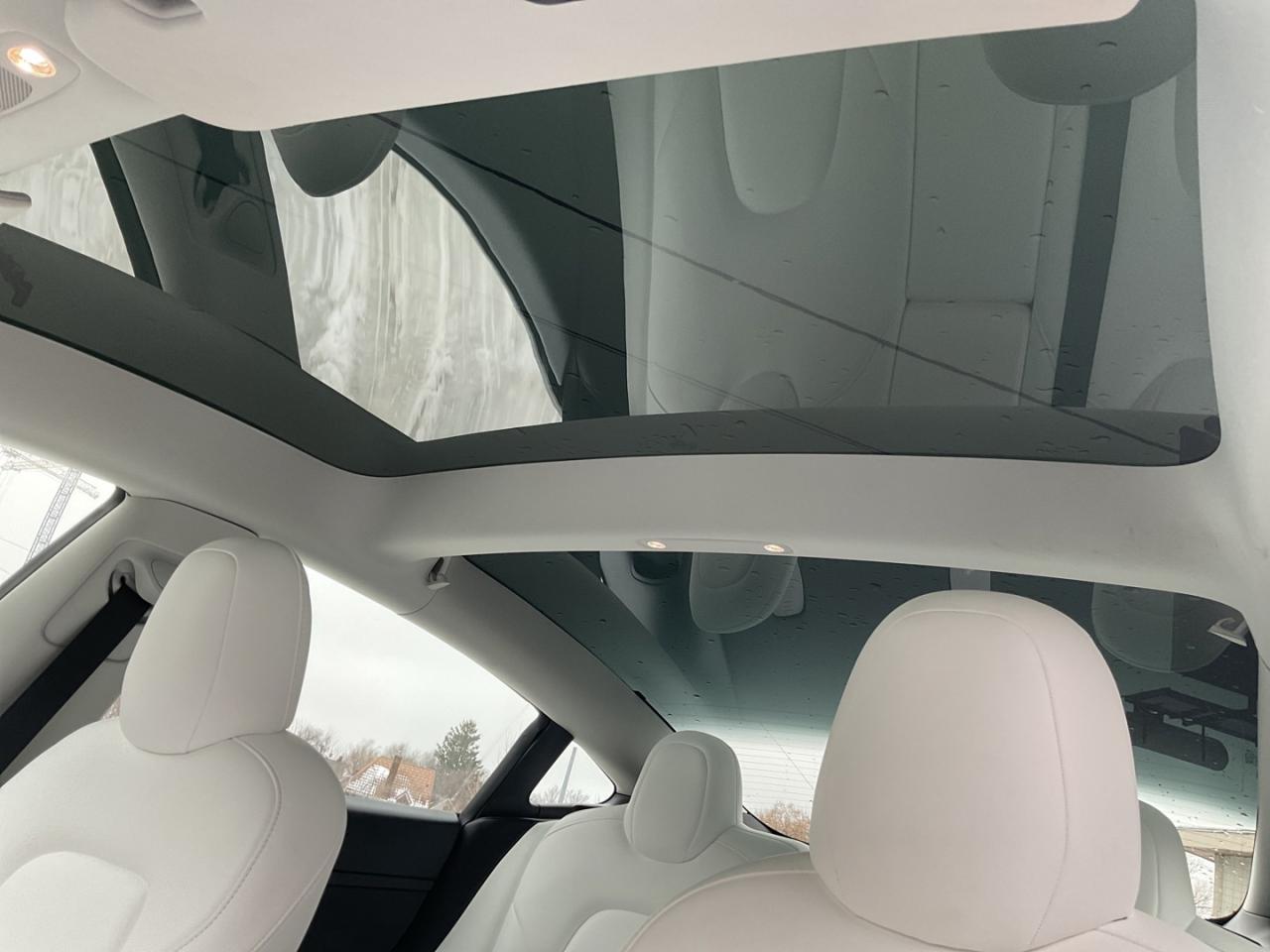 2022 Tesla Model 3 Long Range AWD - WHITE LEATHER! NAV! CAMERAS! Photo