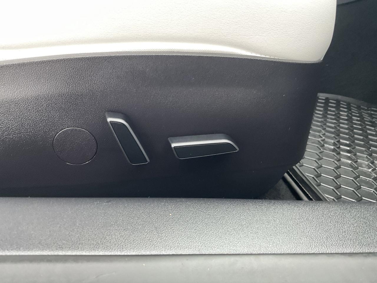 2022 Tesla Model 3 Long Range AWD - WHITE LEATHER! NAV! CAMERAS! Photo